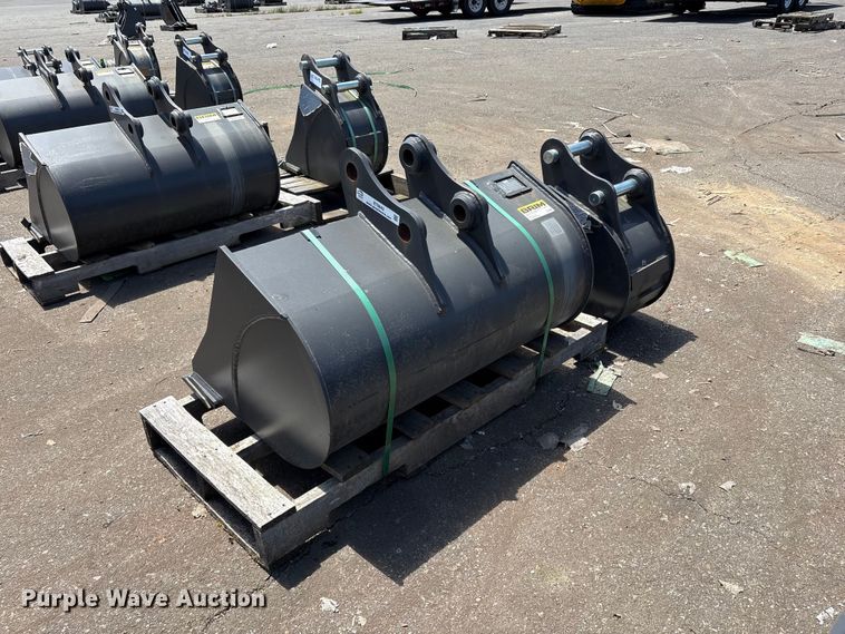 image for item ET0642 (2) CNH Industrial CNH33.37 excavator buckets