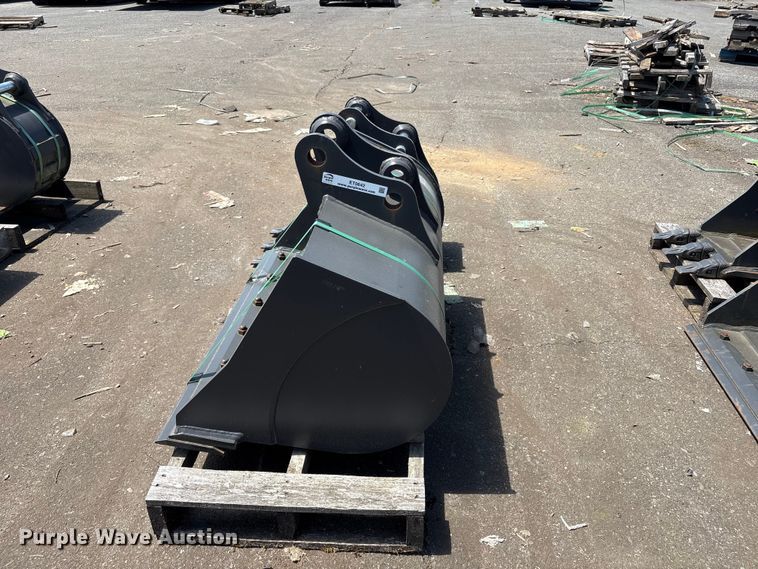 image for item ET0642 (2) CNH Industrial CNH33.37 excavator buckets