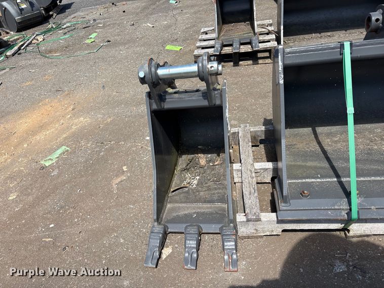image for item ET0642 (2) CNH Industrial CNH33.37 excavator buckets