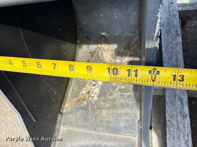 image for item ET0642 (2) CNH Industrial CNH33.37 excavator buckets