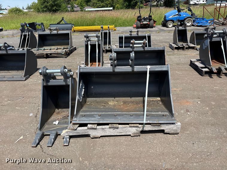 image for item ET0643 (2) CNH Industrial CNH33.37 excavator buckets