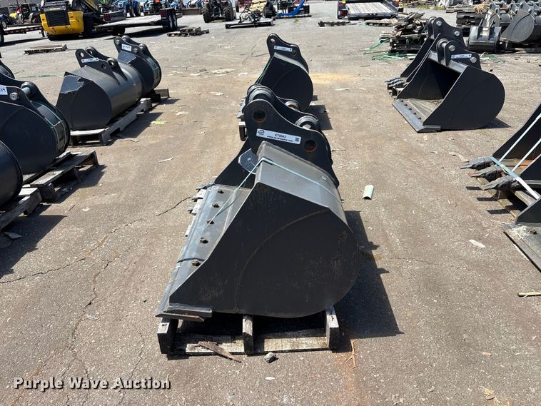 image for item ET0643 (2) CNH Industrial CNH33.37 excavator buckets