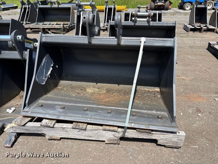 image for item ET0643 (2) CNH Industrial CNH33.37 excavator buckets