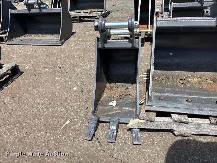 image for item ET0643 (2) CNH Industrial CNH33.37 excavator buckets