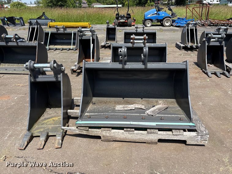 image for item ET0644 (2) CNH Industrial CNH33.37 excavator buckets