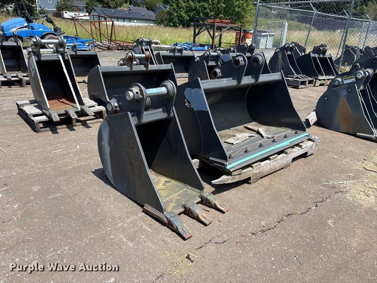 image for item ET0644 (2) CNH Industrial CNH33.37 excavator buckets