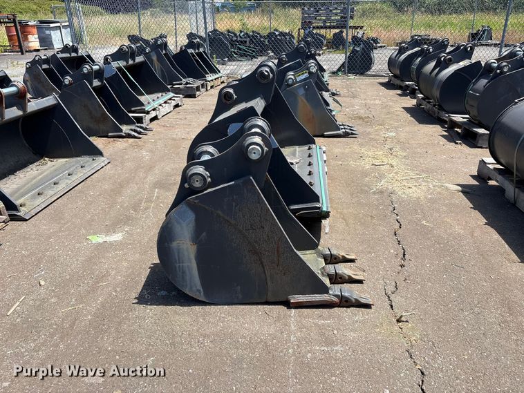 image for item ET0644 (2) CNH Industrial CNH33.37 excavator buckets