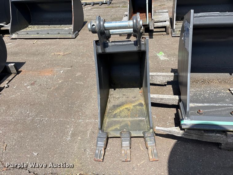image for item ET0644 (2) CNH Industrial CNH33.37 excavator buckets