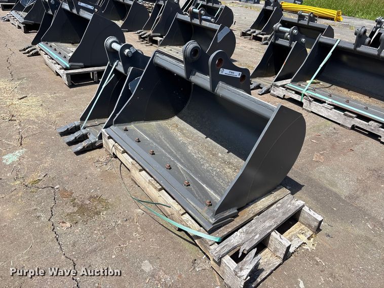 image for item ET0645 (2) CNH Industrial CNH33.37 excavator buckets
