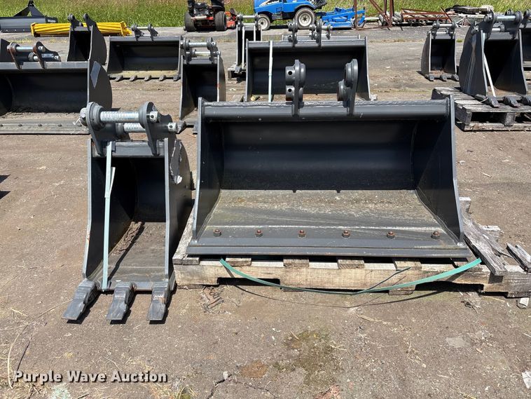 image for item ET0645 (2) CNH Industrial CNH33.37 excavator buckets