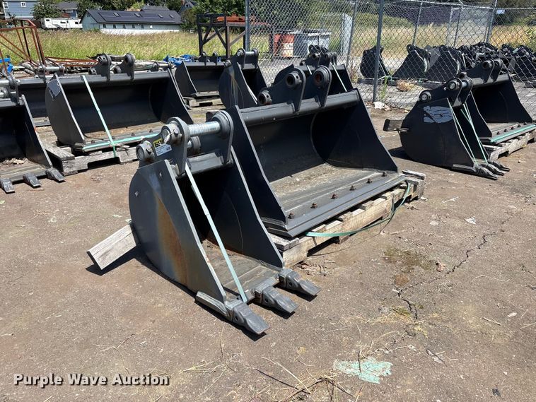 image for item ET0645 (2) CNH Industrial CNH33.37 excavator buckets