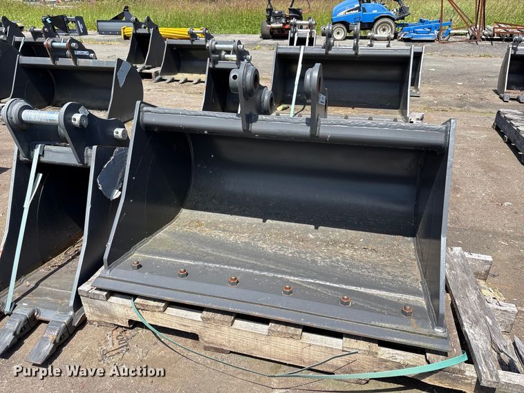 image for item ET0645 (2) CNH Industrial CNH33.37 excavator buckets