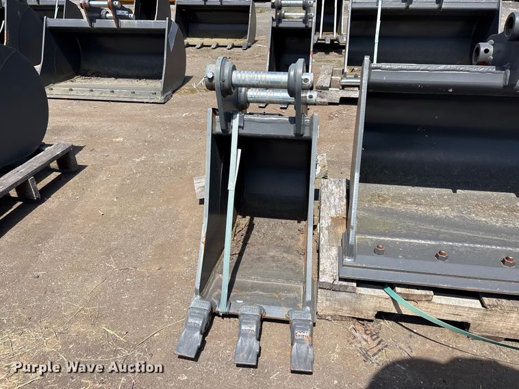 image for item ET0645 (2) CNH Industrial CNH33.37 excavator buckets