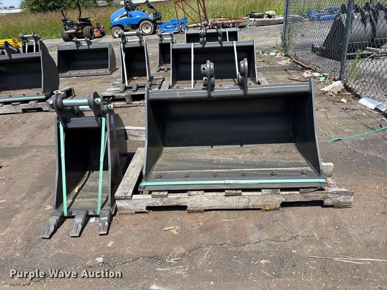 image for item ET0646 (2) CNH Industrial CNH33.37 excavator buckets