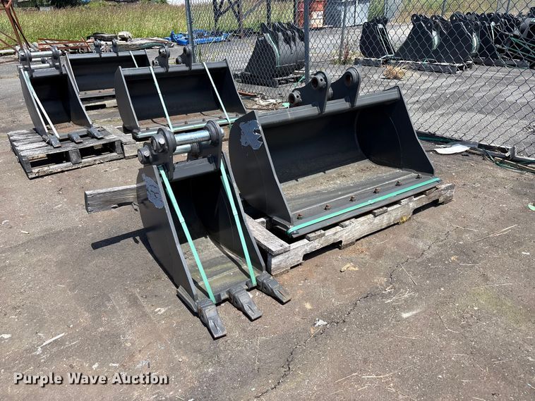 image for item ET0646 (2) CNH Industrial CNH33.37 excavator buckets