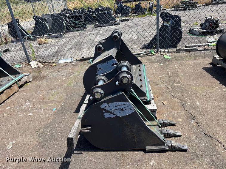 image for item ET0646 (2) CNH Industrial CNH33.37 excavator buckets