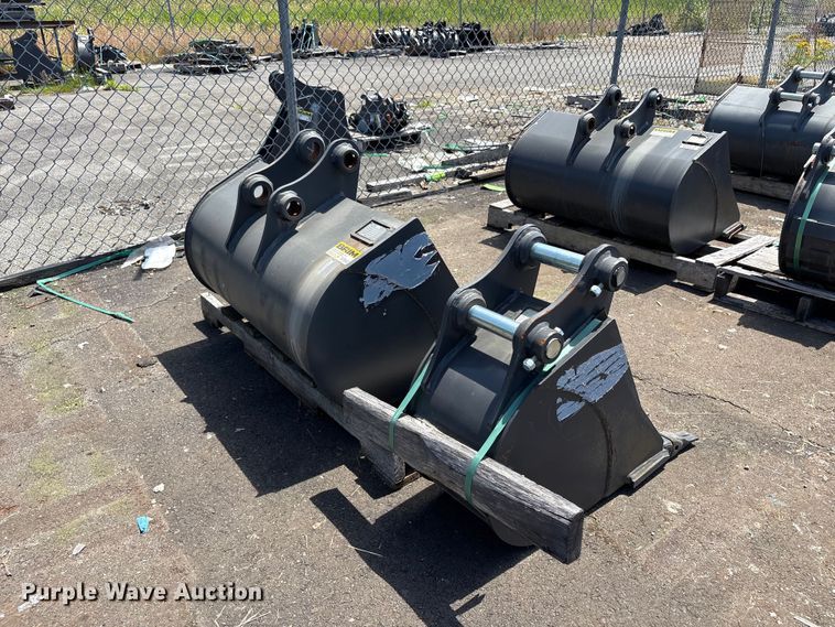 image for item ET0646 (2) CNH Industrial CNH33.37 excavator buckets