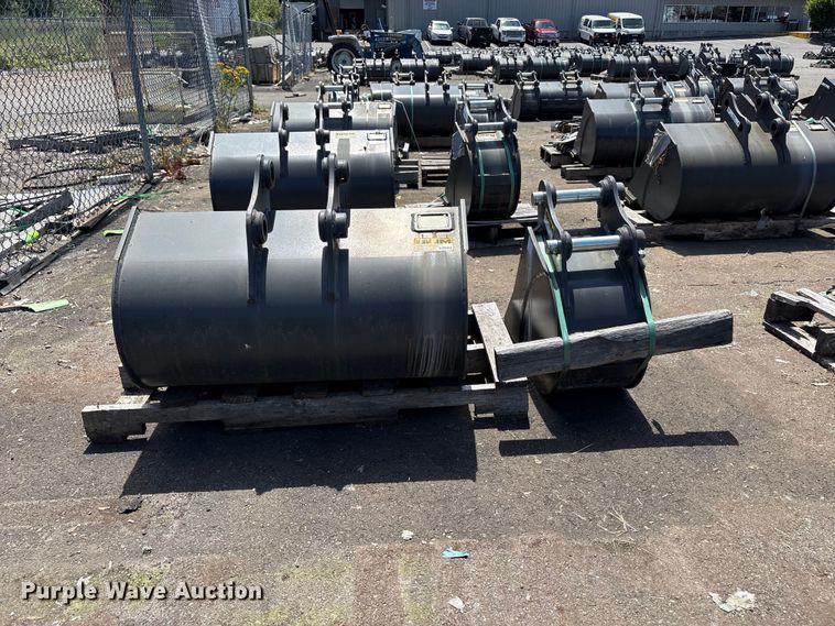 image for item ET0646 (2) CNH Industrial CNH33.37 excavator buckets