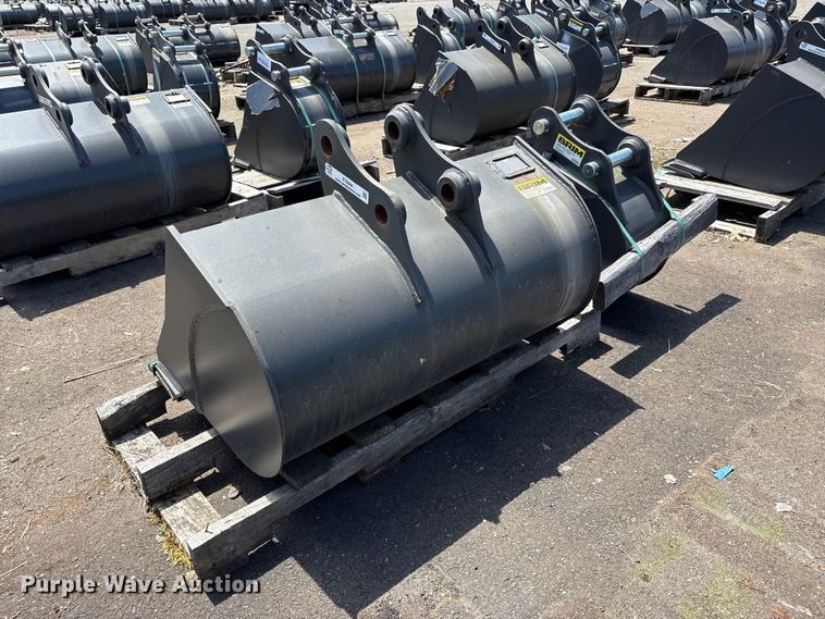 image for item ET0646 (2) CNH Industrial CNH33.37 excavator buckets