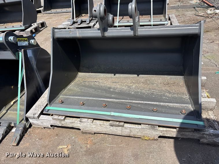 image for item ET0646 (2) CNH Industrial CNH33.37 excavator buckets
