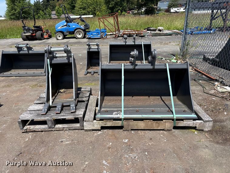 image for item ET0647 (2) CNH Industrial CNH33.37 excavator buckets