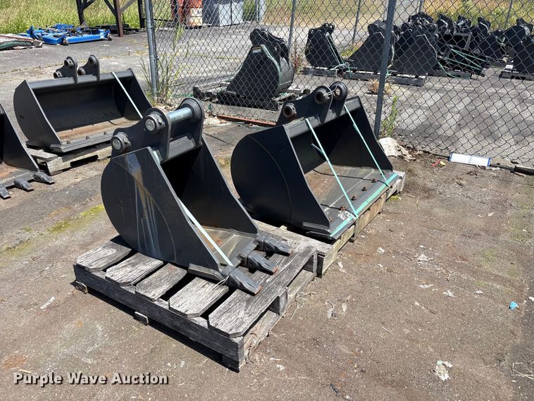 image for item ET0647 (2) CNH Industrial CNH33.37 excavator buckets
