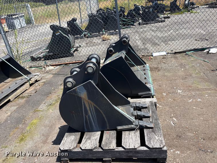 image for item ET0647 (2) CNH Industrial CNH33.37 excavator buckets
