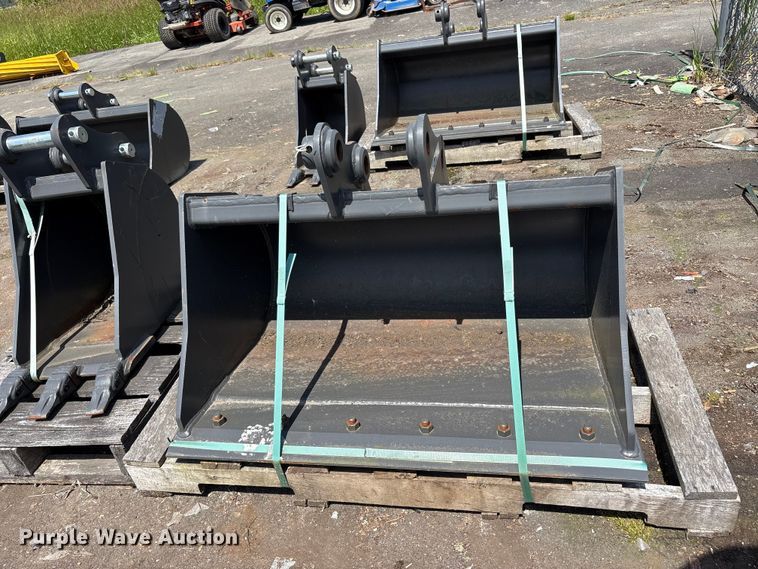 image for item ET0647 (2) CNH Industrial CNH33.37 excavator buckets