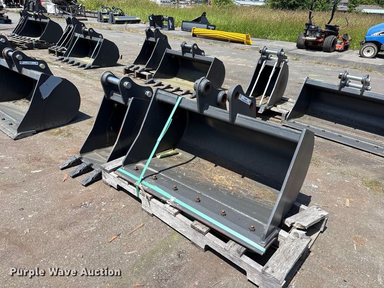 image for item ET0648 (2) CNH Industrial CNH33.37 excavator buckets