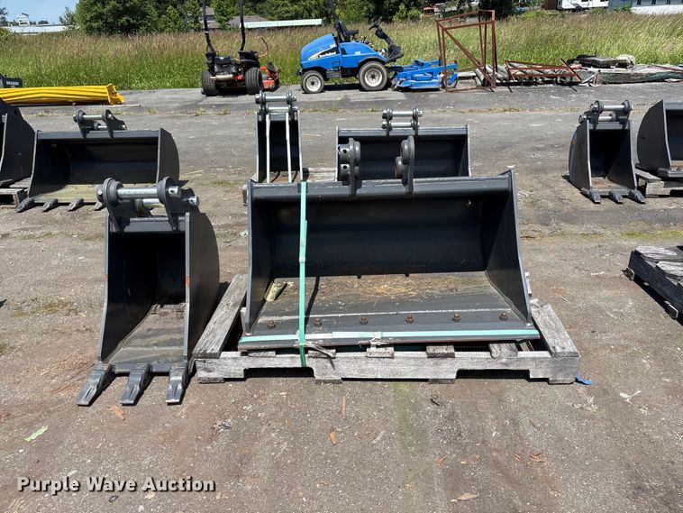 image for item ET0648 (2) CNH Industrial CNH33.37 excavator buckets