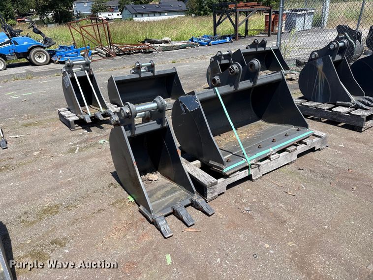 image for item ET0648 (2) CNH Industrial CNH33.37 excavator buckets