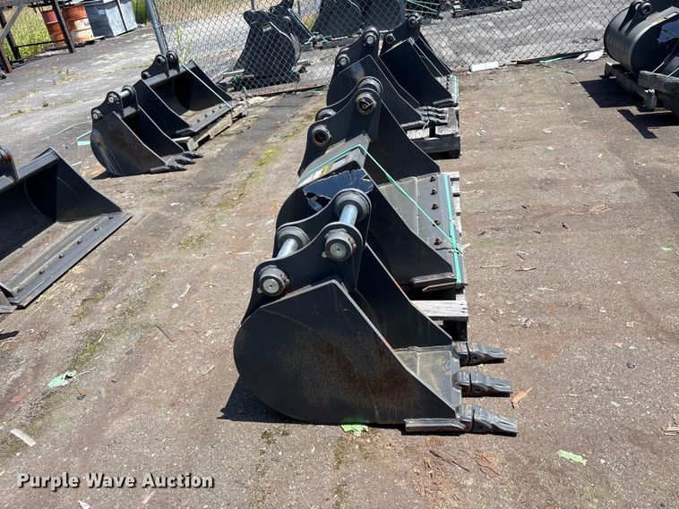 image for item ET0648 (2) CNH Industrial CNH33.37 excavator buckets
