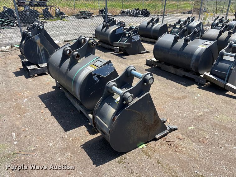 image for item ET0648 (2) CNH Industrial CNH33.37 excavator buckets