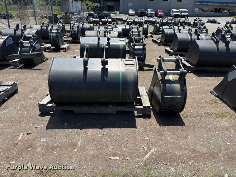 image for item ET0648 (2) CNH Industrial CNH33.37 excavator buckets