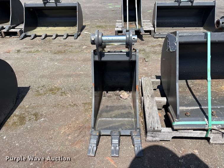 image for item ET0648 (2) CNH Industrial CNH33.37 excavator buckets