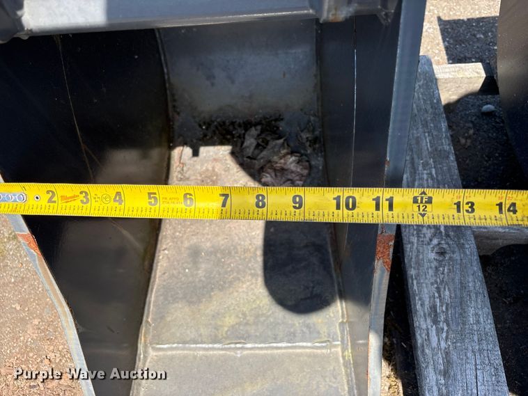 image for item ET0648 (2) CNH Industrial CNH33.37 excavator buckets