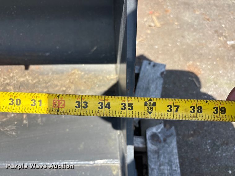 image for item ET0648 (2) CNH Industrial CNH33.37 excavator buckets