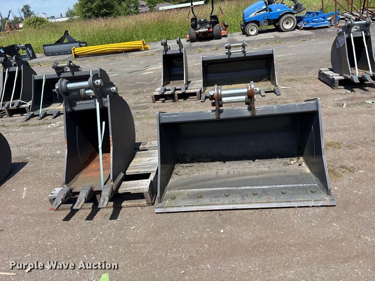 image for item ET0649 (2) CNH Industrial CNH33.37 excavator buckets