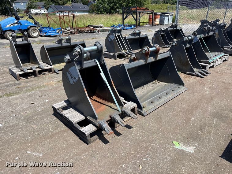 image for item ET0649 (2) CNH Industrial CNH33.37 excavator buckets
