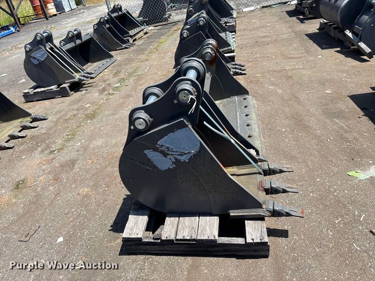 image for item ET0649 (2) CNH Industrial CNH33.37 excavator buckets