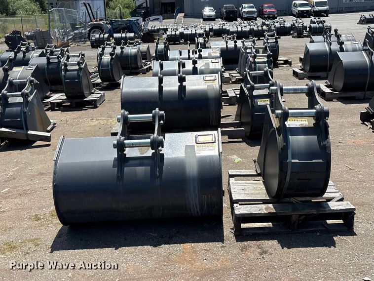image for item ET0649 (2) CNH Industrial CNH33.37 excavator buckets