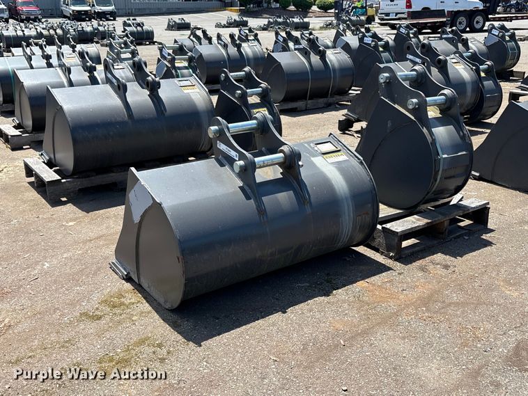 image for item ET0649 (2) CNH Industrial CNH33.37 excavator buckets