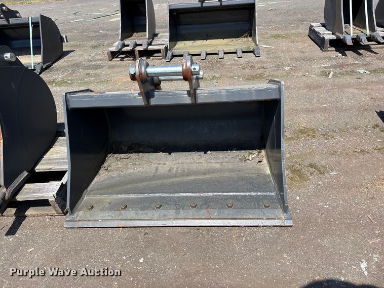 image for item ET0649 (2) CNH Industrial CNH33.37 excavator buckets