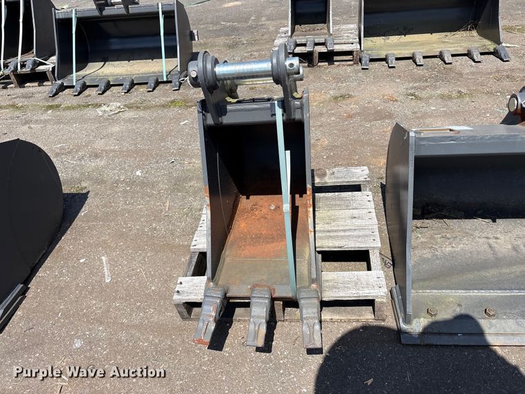 image for item ET0649 (2) CNH Industrial CNH33.37 excavator buckets