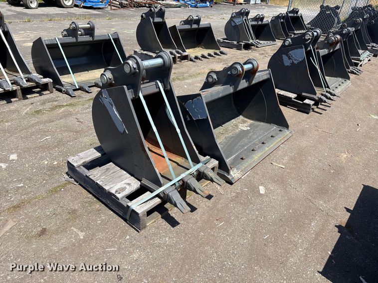 image for item ET0650 (2) CNH Industrial CNH33.37 excavator buckets