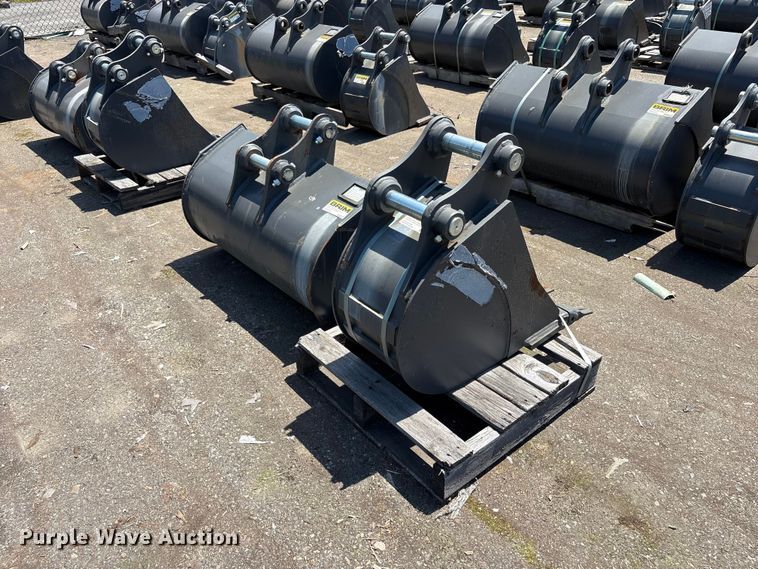 image for item ET0650 (2) CNH Industrial CNH33.37 excavator buckets