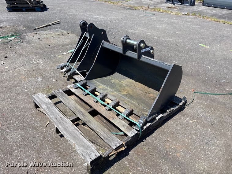 image for item ET0652 (2) CNH Industrial CNH33.37 excavator buckets