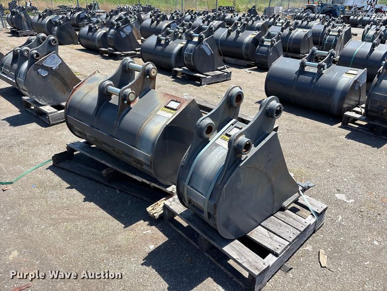 image for item ET0652 (2) CNH Industrial CNH33.37 excavator buckets