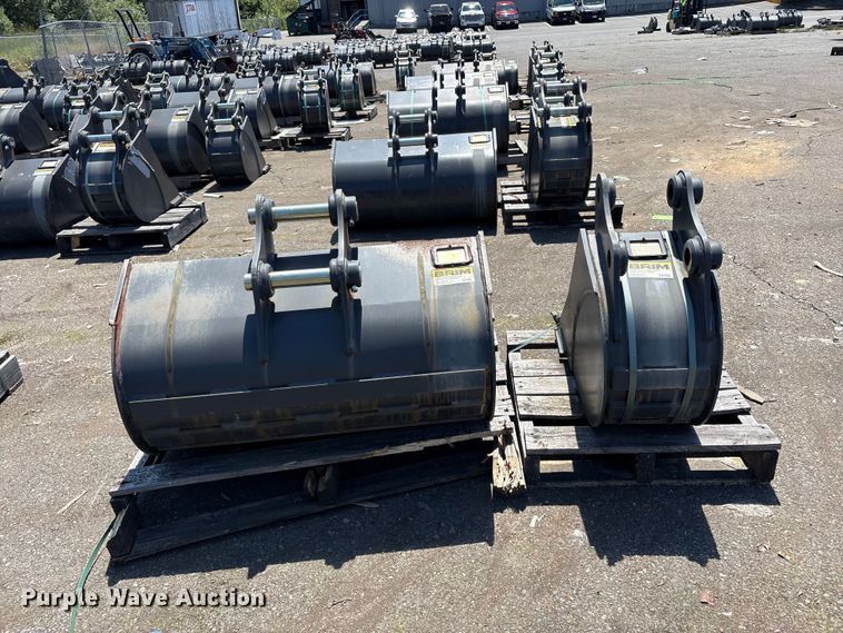 image for item ET0652 (2) CNH Industrial CNH33.37 excavator buckets
