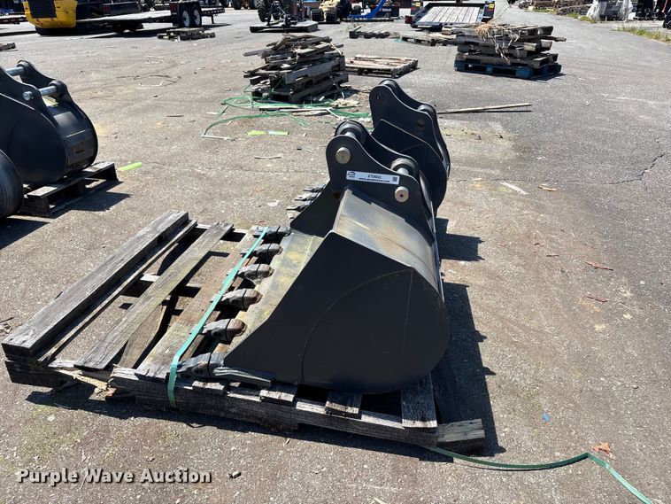 image for item ET0652 (2) CNH Industrial CNH33.37 excavator buckets